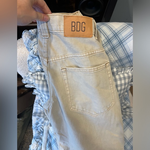 BDG RIH mid rise barrel jeans size 25 NWOT - Picture 2 of 4